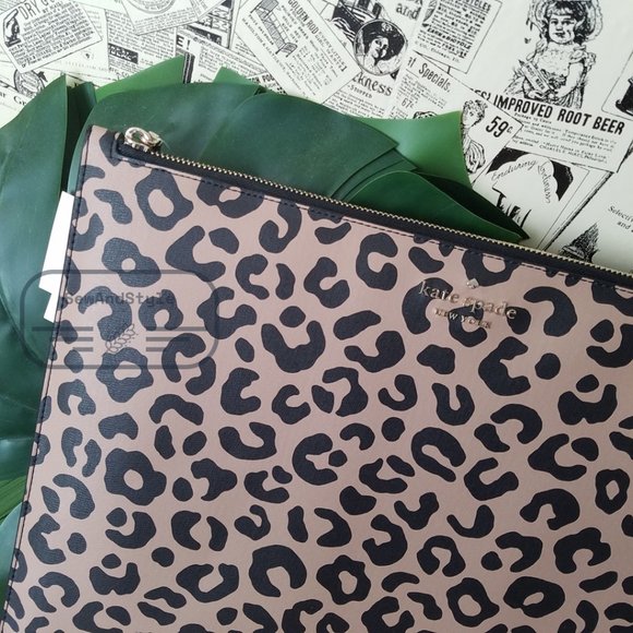 Kate Spade NWT staci graphic leopard l-zip universal laptop sleeve up to 15" - Picture 3 of 13
